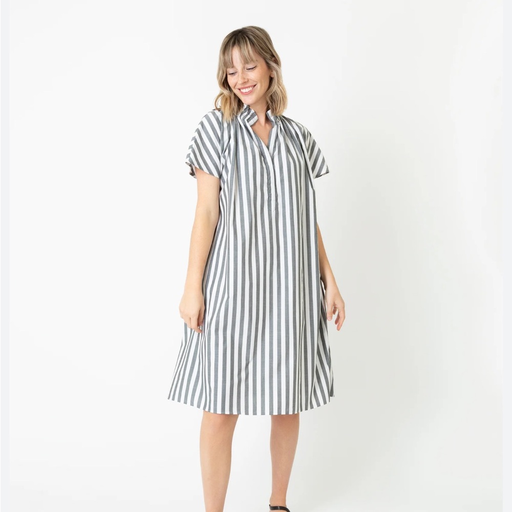 ANN MASHBURN Grey and White Striped Short-Sleeve Dress